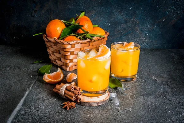 Острый зимний мандариновый коктейль — стоковое фото