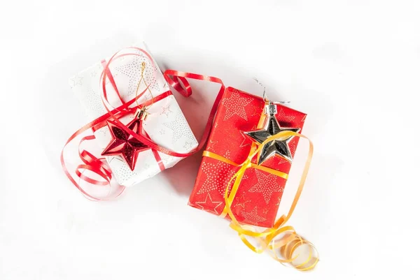 圣诞节礼品盒和装饰品 — 图库照片