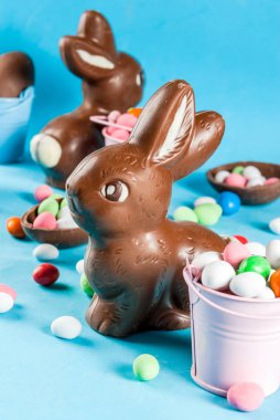 Çikolatalı Paskalya Yumurtaları ve Tavşan