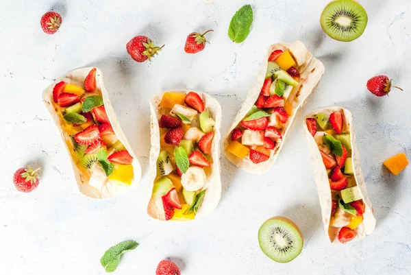 Yaz aperatifler. Meyve tacos