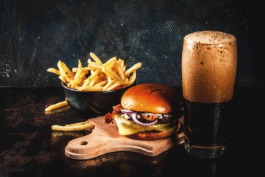 Et burger ve zencefilli bira