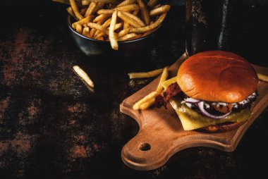 Et burger ve zencefilli bira
