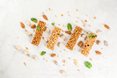 Dört tahıl granola barlar