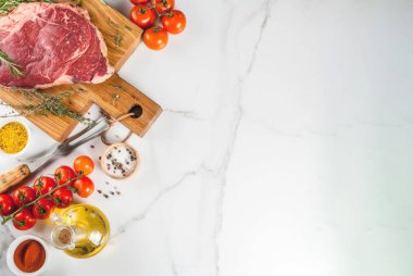 Taze çiğ et, kuzu ya da dana biftek