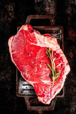 Taze çiğ et, kuzu ya da dana biftek