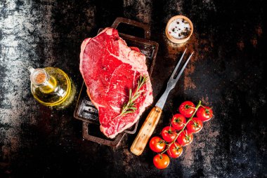 Taze çiğ et, kuzu ya da dana biftek