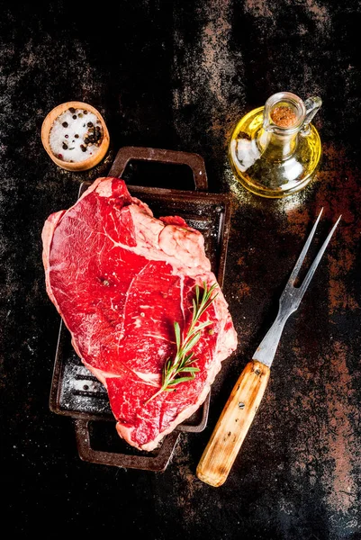 Taze çiğ et, kuzu ya da dana biftek