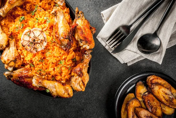 Jollof pilav tavuk ve muz ile