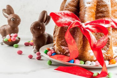 Geleneksel Paskalya kek Panettone