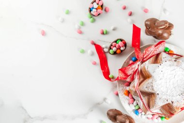 Geleneksel Paskalya kek Panettone