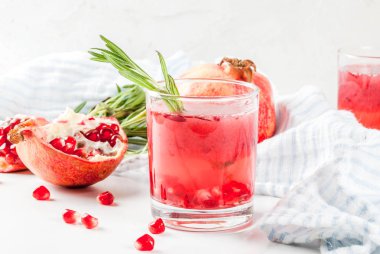 Ayyaş alkollü nar kokteyl