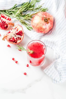 Ayyaş alkollü nar kokteyl