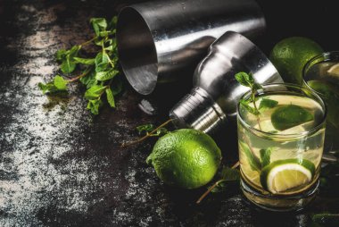 Ev yapımı limonata veya mojito kokteyl
