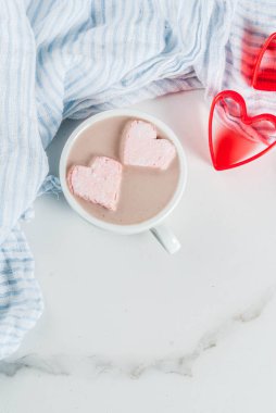 Sıcak çikolata hatmi yürekleri