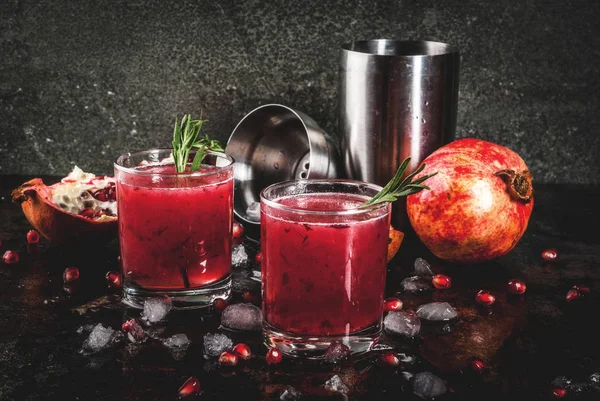 Dronken alcoholische granaatappel cocktail — Stockfoto