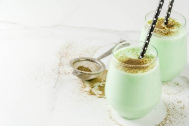Hindistan cevizi matcha güler yüzlü