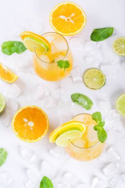 Portakal ve limon ile yaz narenciye yumruk