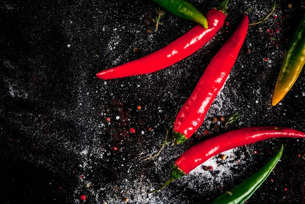 Czerwona i zielona papryka chili — Zdjęcie stockowe