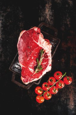 Taze çiğ et, kuzu ya da dana biftek