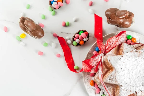 Traditioneller Osterkuchen-Panettone — Stockfoto