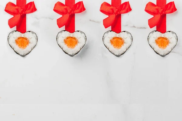 Sushi instellen voor Valentijnsdag — Stockfoto
