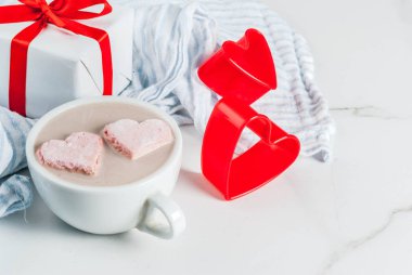 Sıcak çikolata hatmi yürekleri