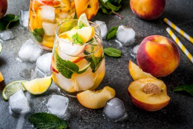 Kireç ile şeftali mojito