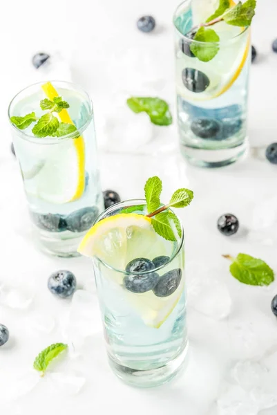 蓝莓柠檬水或莫吉托 — 图库照片