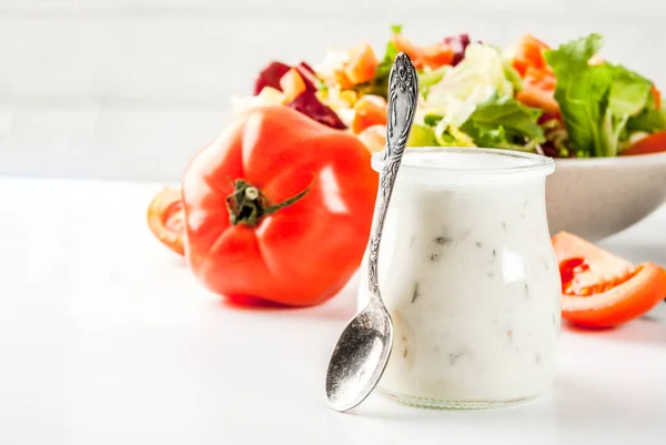 Aderezos clásicos para ensaladas —  Fotos de Stock