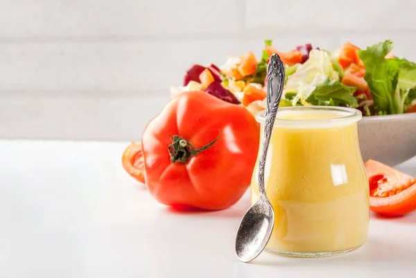 Aderezos clásicos para ensaladas — Foto de Stock