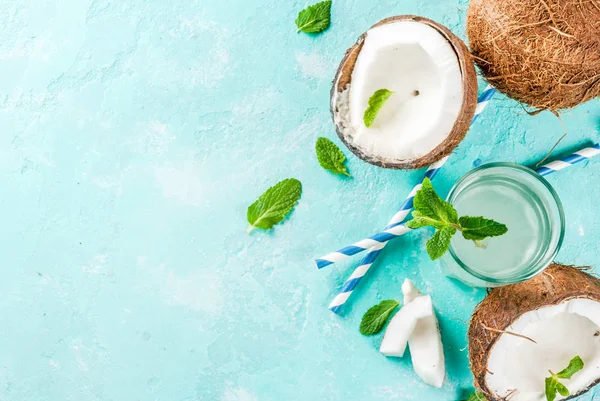 Свіжа органічна кокосова вода — стокове фото