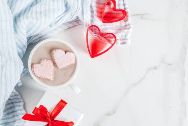 Sıcak çikolata hatmi yürekleri