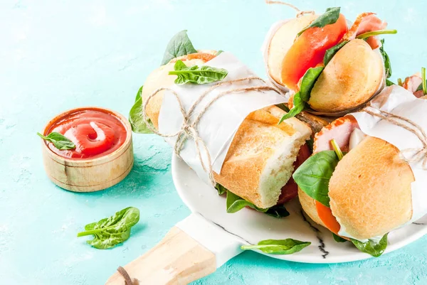 Свіжі багет бутерброди — стокове фото
