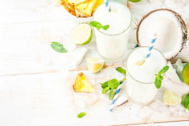 Ananas ve hindistancevizi mojito ya da iki yüzlü