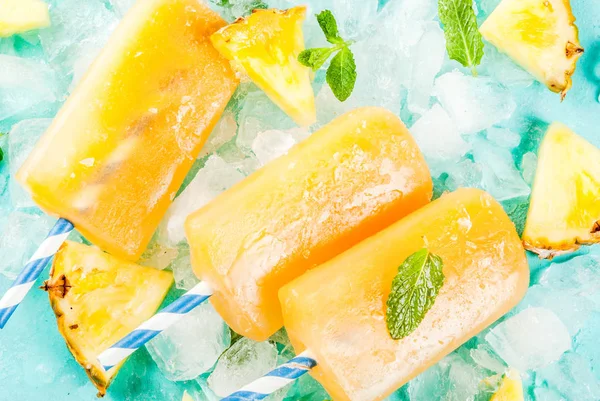 Домашнє ананас фруктове морозиво — стокове фото