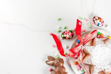 Geleneksel Paskalya kek Panettone