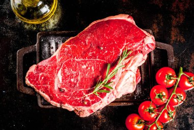 Taze çiğ et, kuzu ya da dana biftek