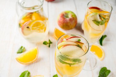 Beyaz sonbahar sangria