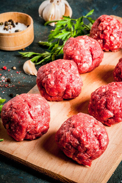 Raw beef meatballs