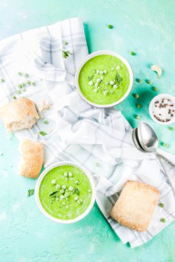 Yeşil bezelye çorbası