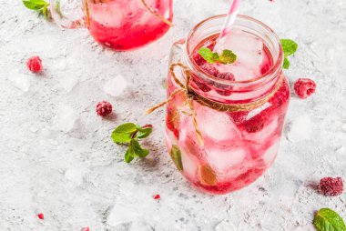 Ahududu Sangria, limonata veya Mojito
