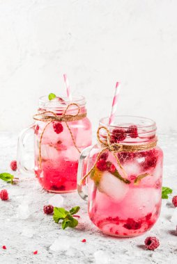 Ahududu Sangria, limonata veya Mojito