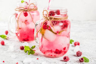 Ahududu Sangria, limonata veya Mojito