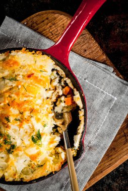 Tavada kıymalı börek