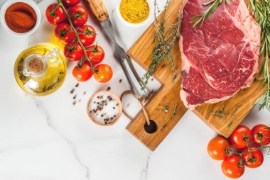 Taze çiğ et, kuzu ya da dana biftek