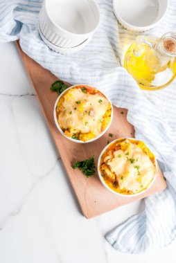 Ev yapımı İtalyan güveç tabakaları