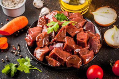 Ham sığır eti karaciğer dilimlenmiş