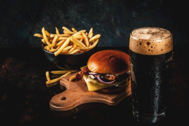 Et burger ve zencefilli bira