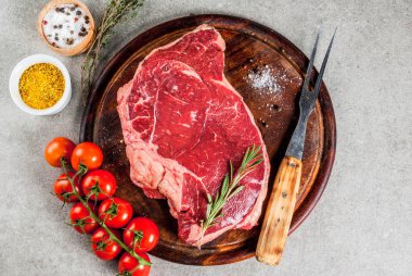 Taze çiğ et, kuzu ya da dana biftek