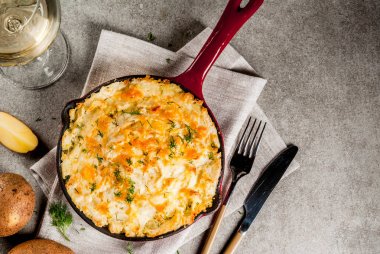 Tavada kıymalı börek